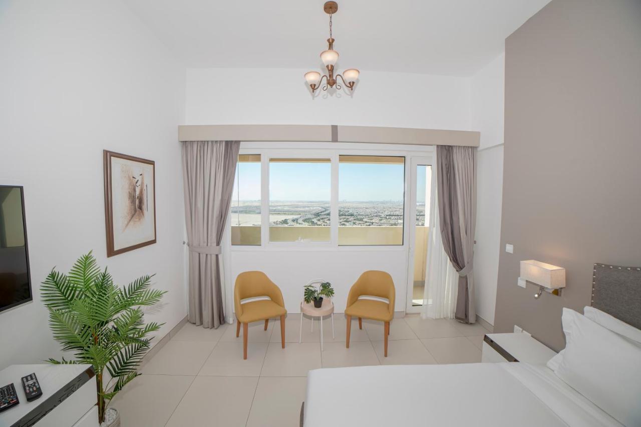 Apartment Fantastay Windsor Residence Luxury Studio W Balcony, Pool, Gym, Wifi, Sauna