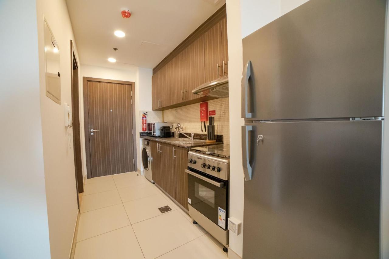 Fantastay Windsor Residence Luxury Studio W Balcony, Pool, Gym, Wifi, Sauna Dubai