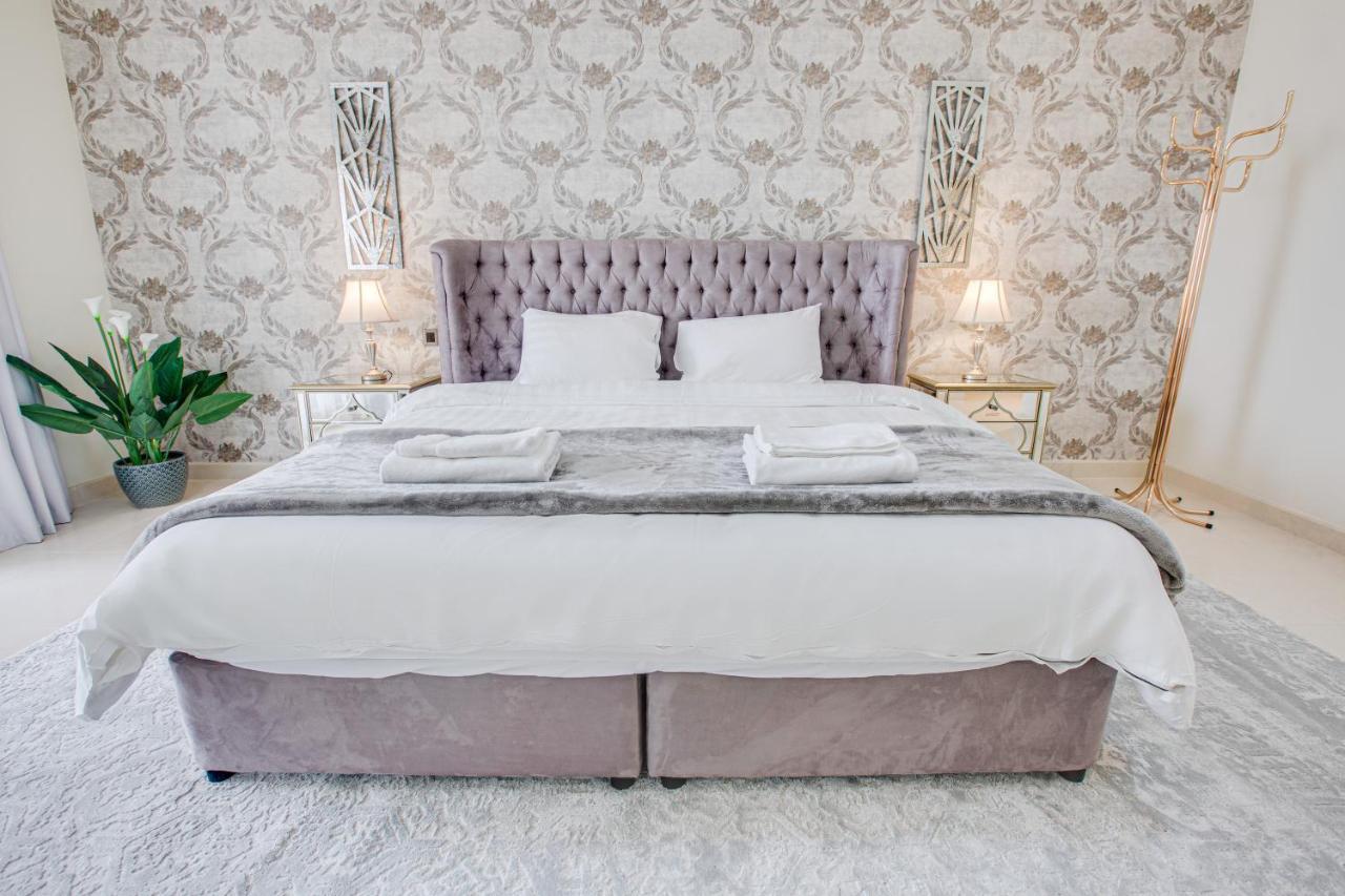 Luxury At Balqis Apartment *