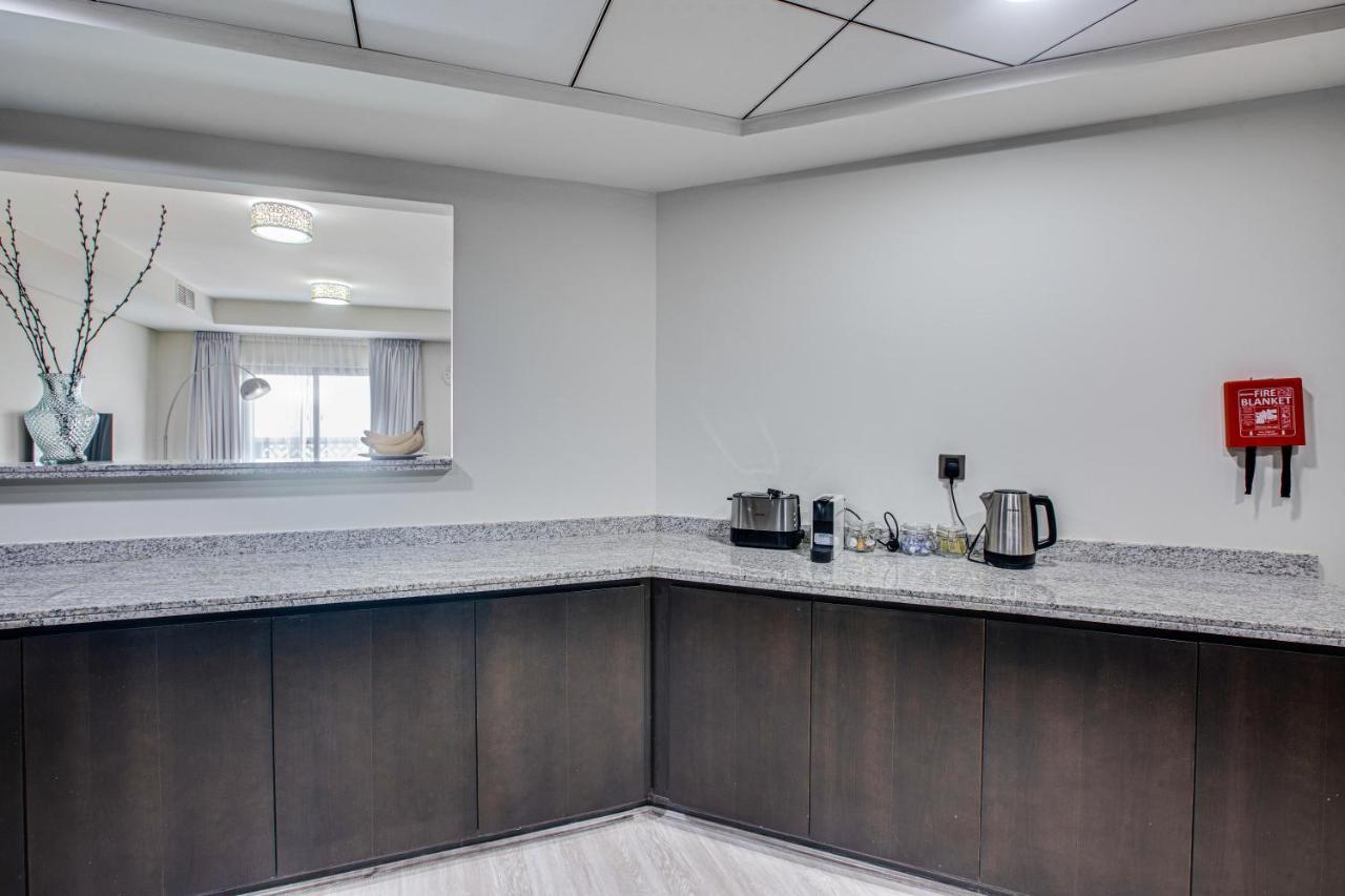 Luxury At Balqis Apartment *