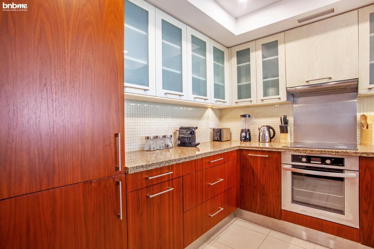 Apartment Inbetween Burjk & Mall Both Walking Distance - 1106