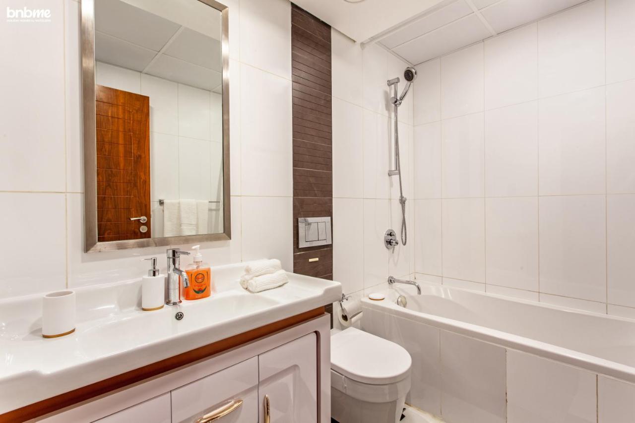 Inbetween Burjk & Mall Both Walking Distance - 1106 Apartment