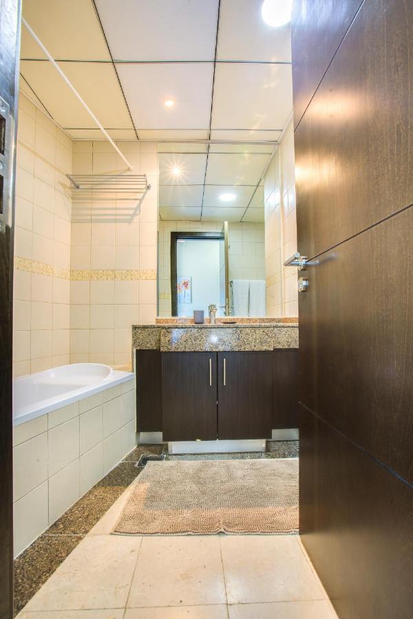 Apartment Bay With Awesome Marina View Dubai
