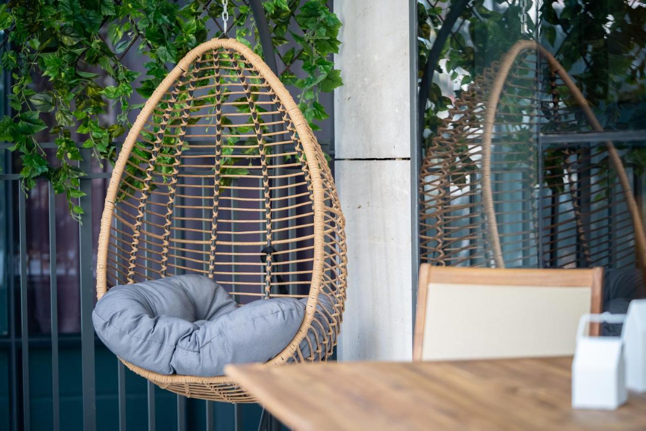 Higuests - Chic With Balcony And Pool Near Burj Khalifa