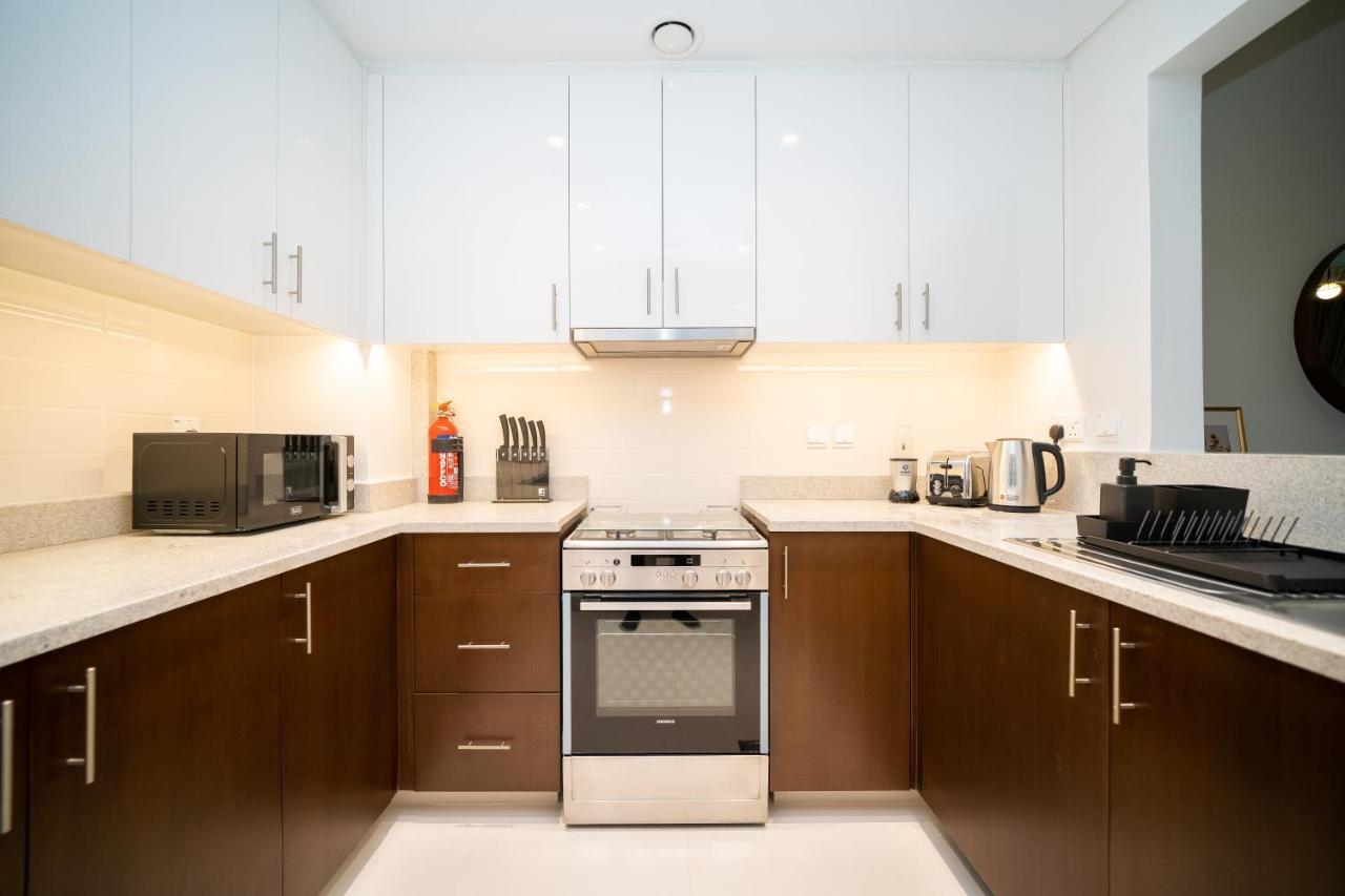 Apartment Higuests - Chic With Balcony And Pool Near Burj Khalifa *