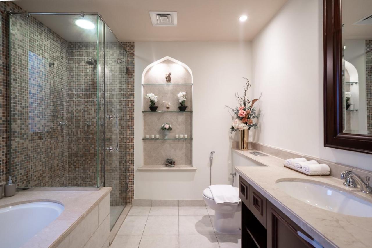 Apartment Durrani Homes - Glam Living Besides Mall- 2br With Study Third Converted *