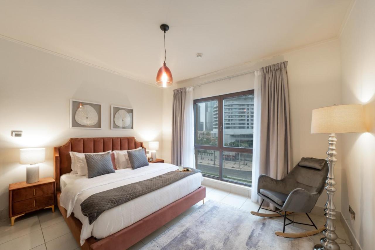 Durrani Homes - Glam Living Besides Mall- 2br With Study Third Converted