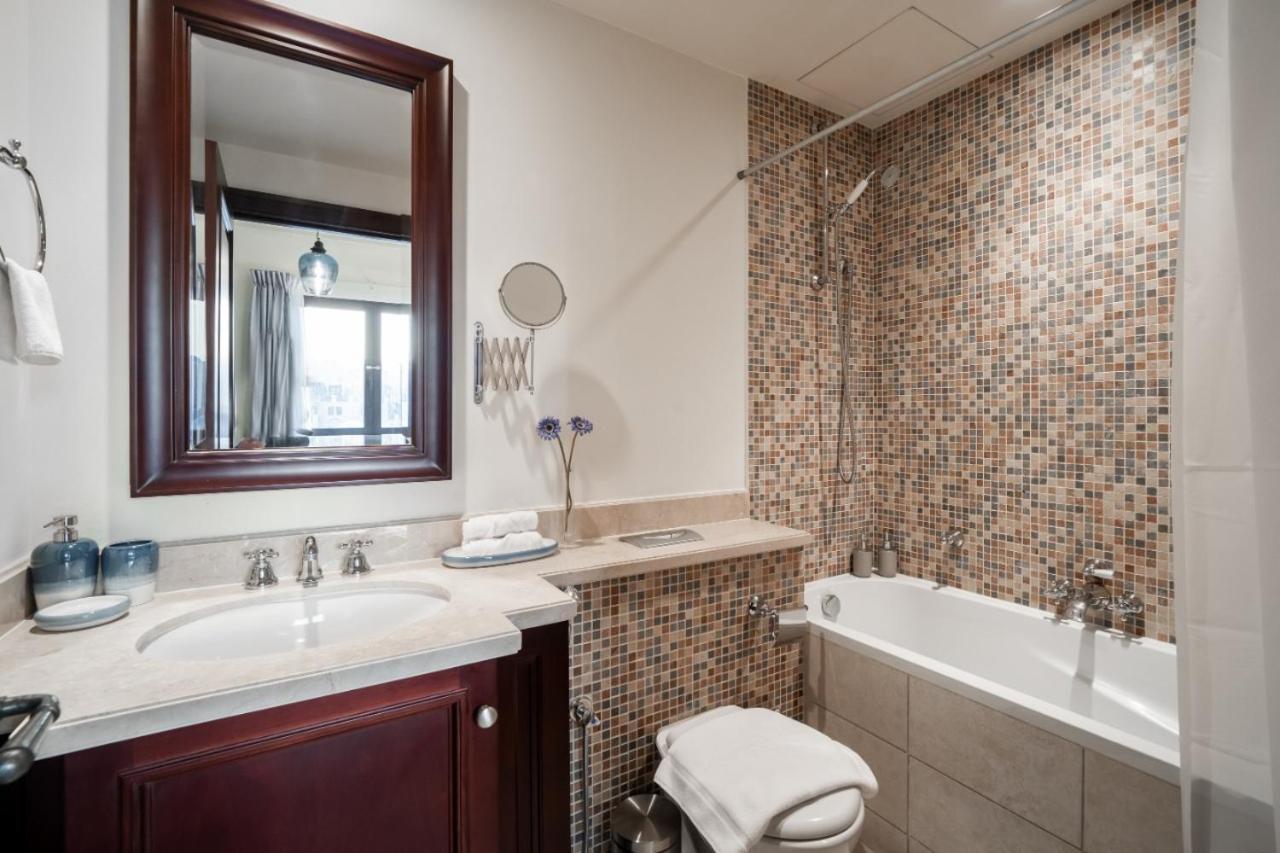Durrani Homes - Glam Living Besides Mall- 2br With Study Third Converted *