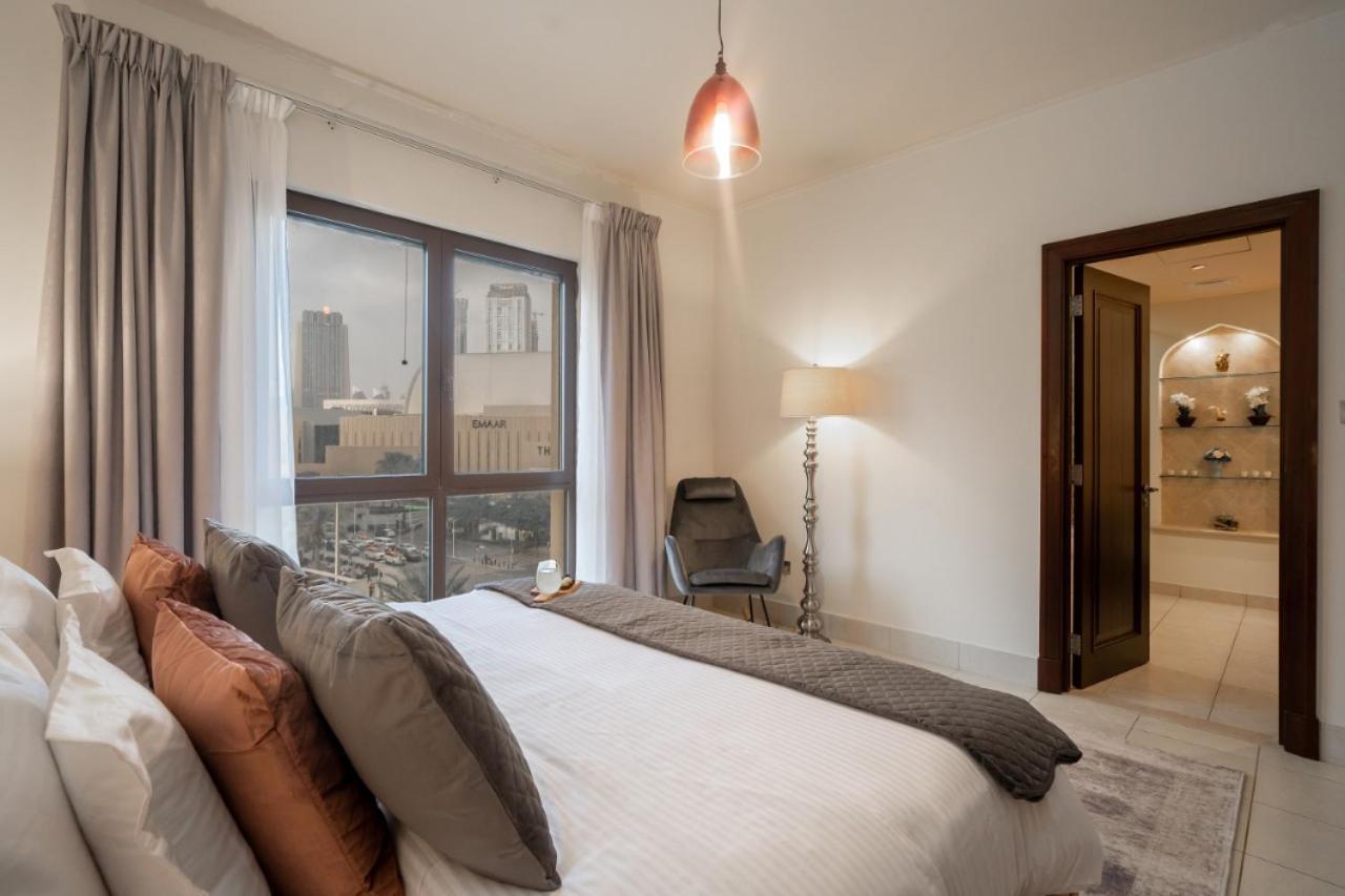 Durrani Homes - Glam Living Besides Mall- 2br With Study Third Converted Apartment *