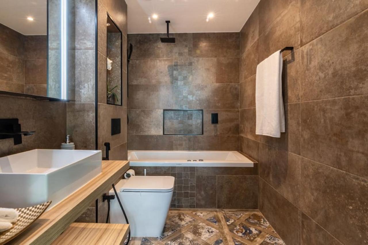 Key View - Torch Tower Apartment