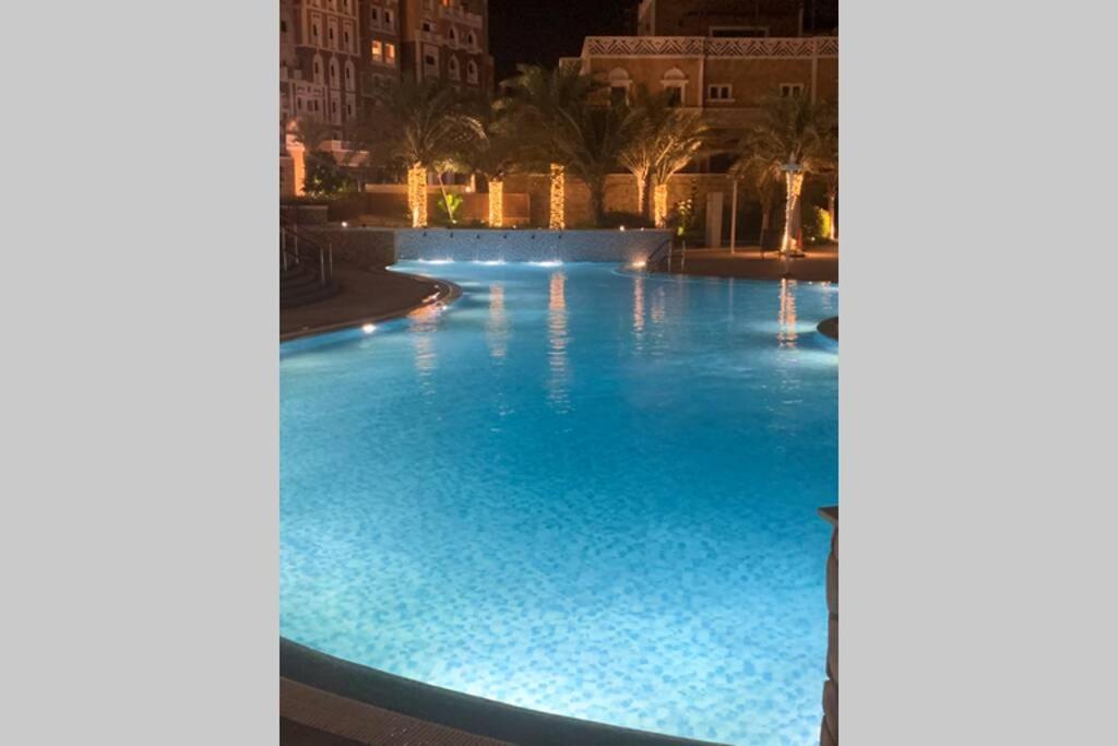 Balqis Residense Palm Jumeirah,pool, Beach, Floor, Full Sea View, Restaurants Apartment Dubai