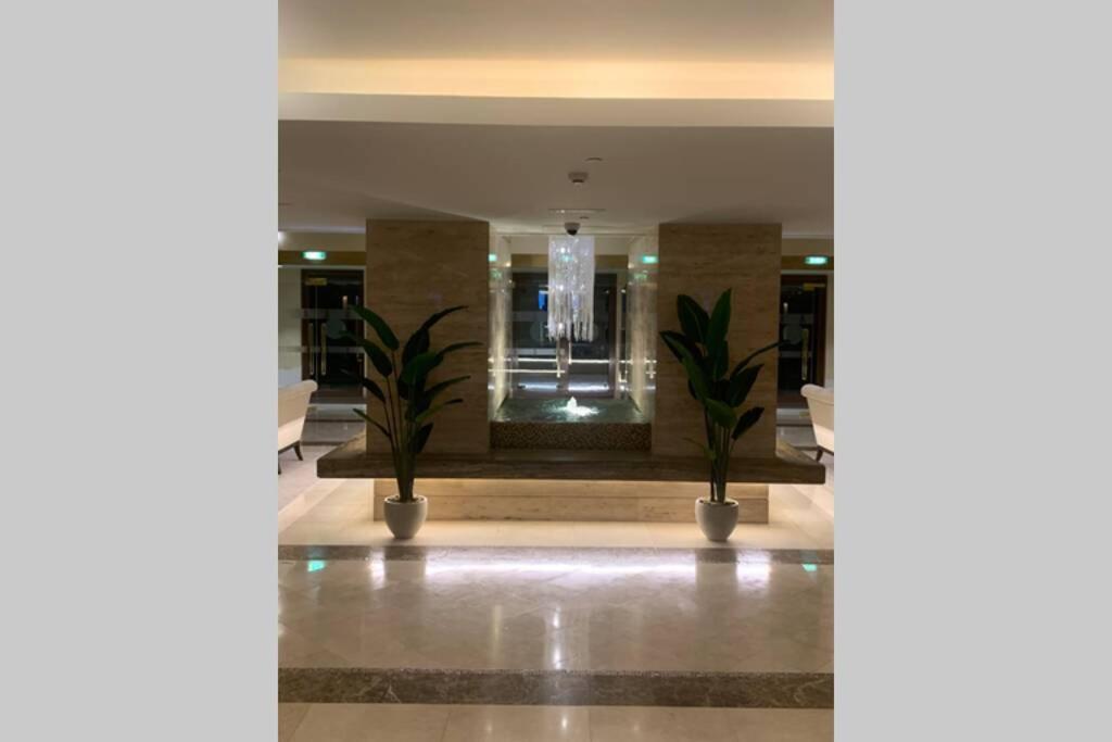 Balqis Residense Palm Jumeirah,pool, Beach, Floor, Full Sea View, Restaurants Apartment Dubai