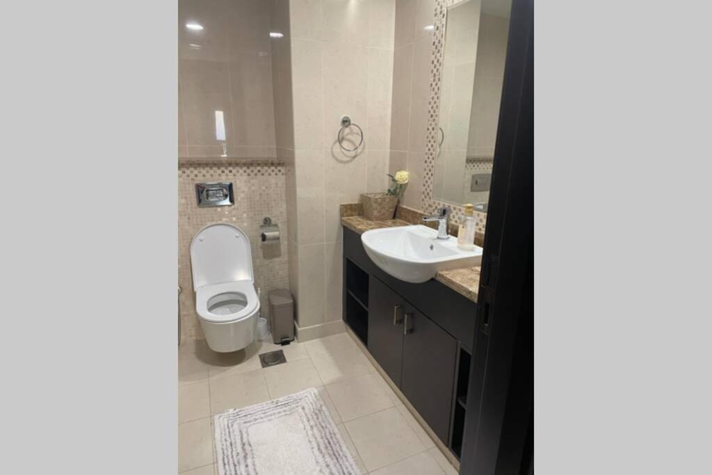 Balqis Residense Palm Jumeirah,pool, Beach, Floor, Full Sea View, Restaurants Apartment