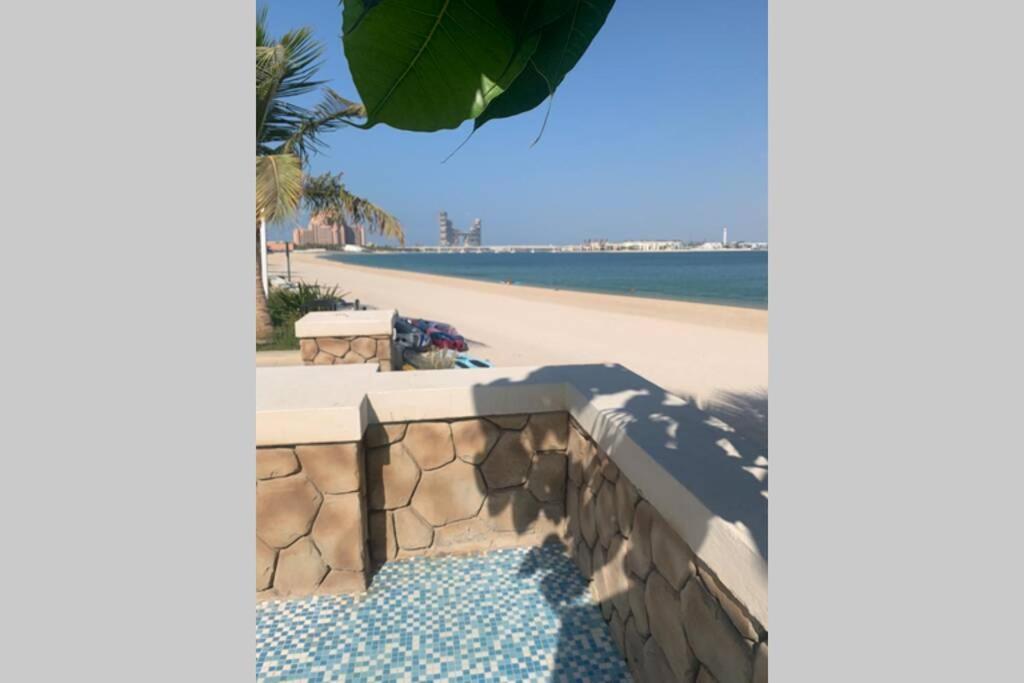 Balqis Residense Palm Jumeirah,pool, Beach, Floor, Full Sea View, Restaurants Apartment *