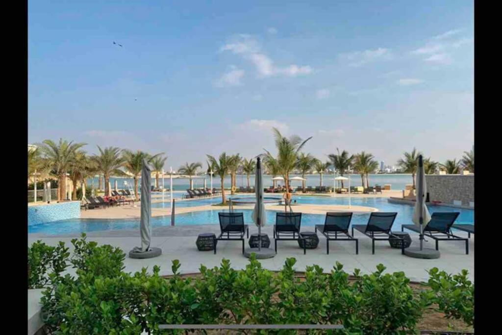 Balqis Residense Palm Jumeirah,pool, Beach, Floor, Full Sea View, Restaurants Apartment *