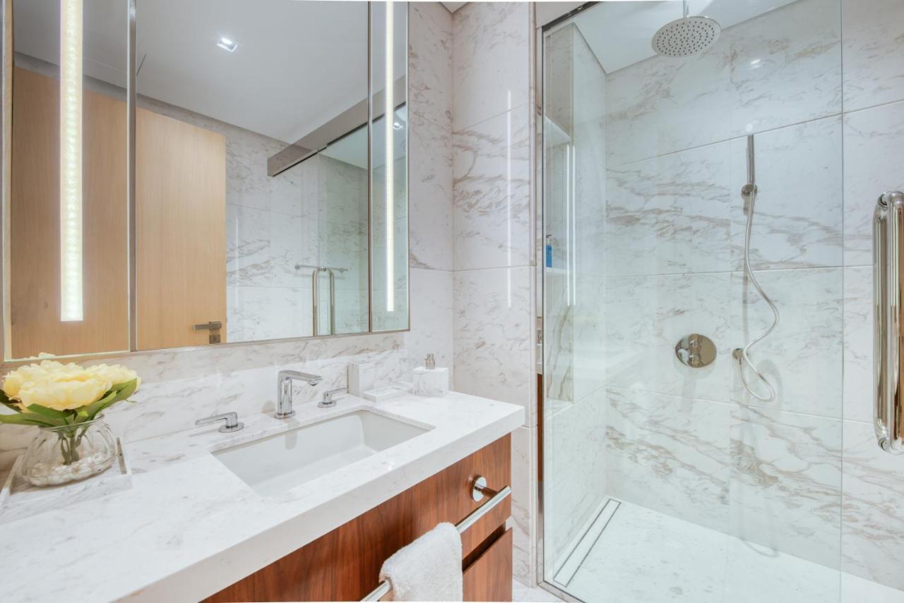 Rh- Upscale Living In The Heart Of The City, 02br, Near Mall * Dubai