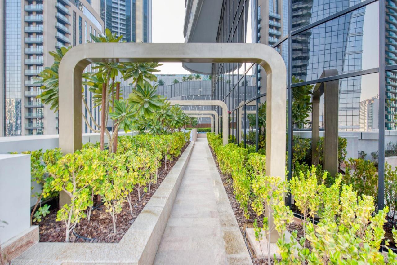 Rh- Upscale Living In The Heart Of The City, 02br, Near Mall *