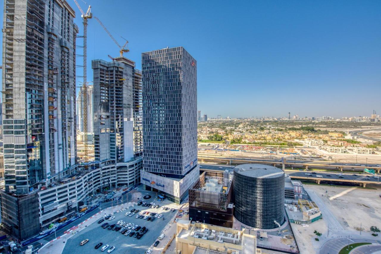 Rh- Upscale Living In The Heart Of The City, 02br, Near Mall *
