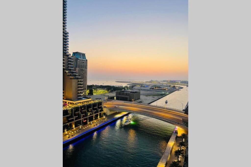 Cayan Tower Luxury With Sea View * Dubai