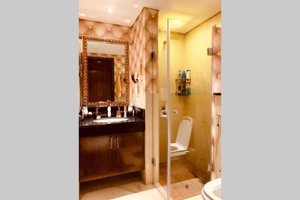Apartment Luxurious Pool View Apt In The Heart Of Downtown. Dubai