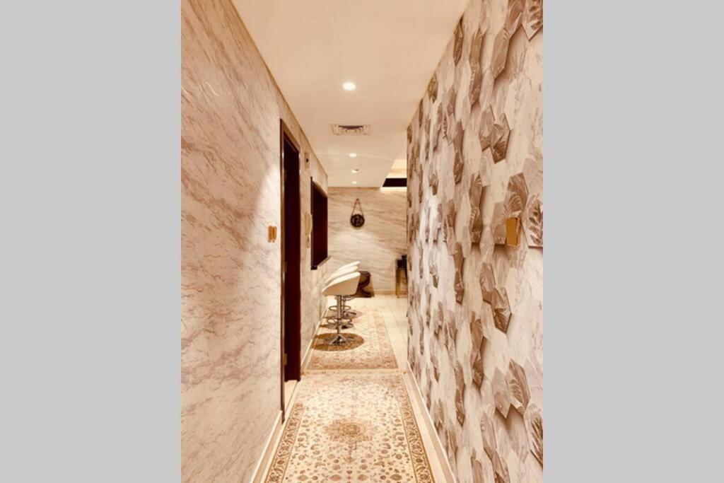 Luxurious Pool View Apt In The Heart Of Downtown. Apartment *