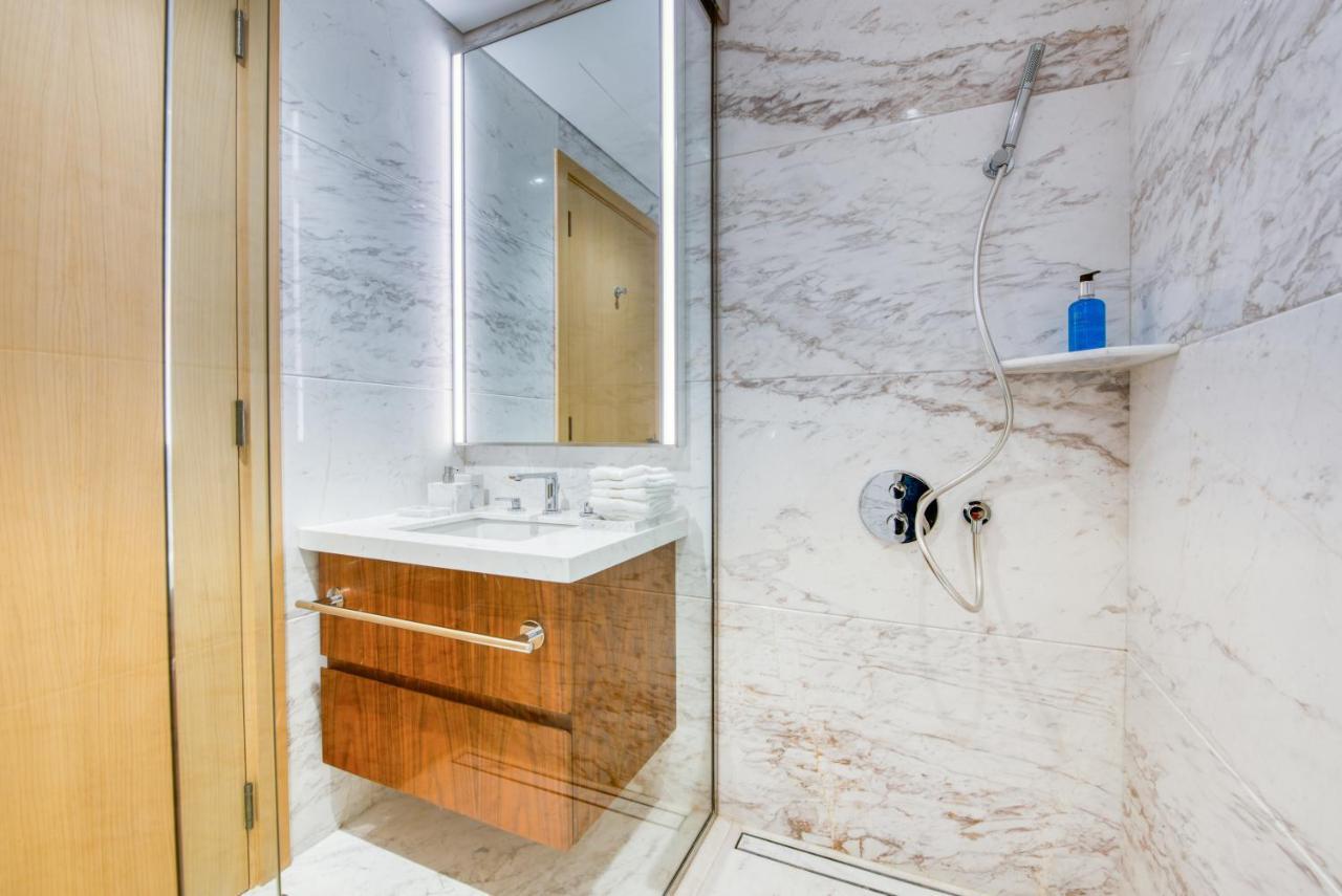 Apartment Rh- Downtown Delight, Spacious 01br Near Mall & Burj Khalifa, Rp Heights Dubai