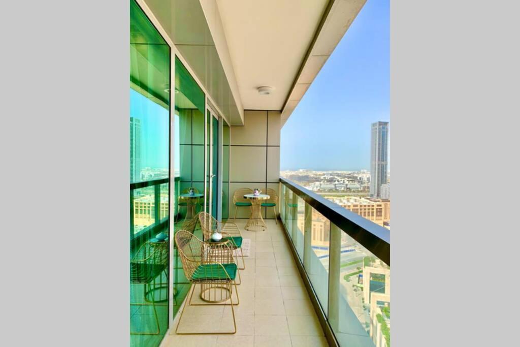 Luxurious Pool View Apt In The Heart Of Downtown.