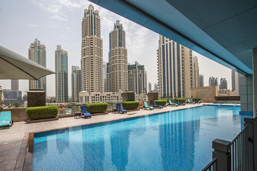 Luxurious Pool View Apt In The Heart Of Downtown.