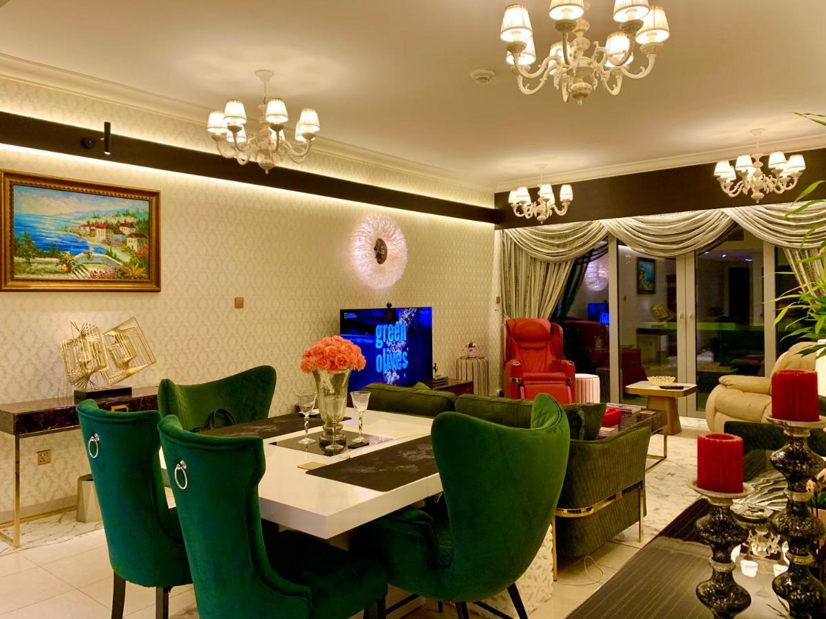 Luxurious Pool View Apt In The Heart Of Downtown. *