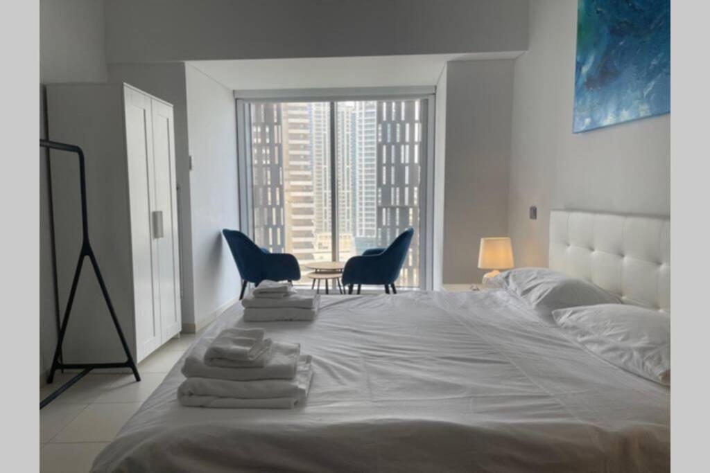 Cayan Tower Luxury With Sea View Apartment