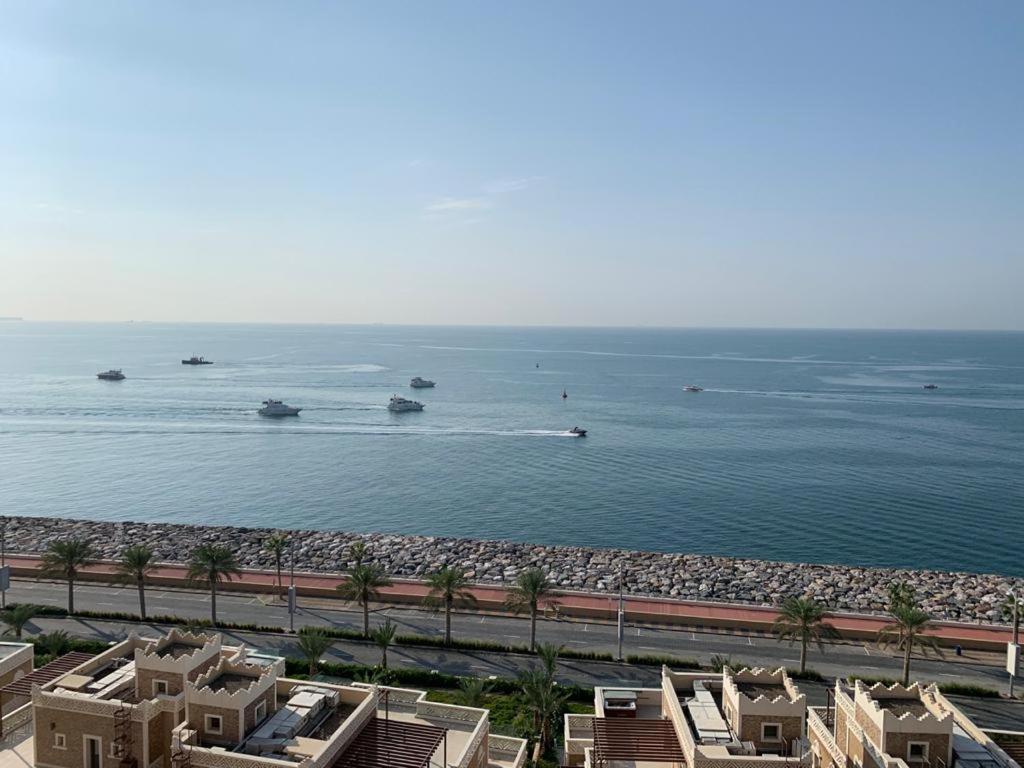 Balqis Residense Palm Jumeirah,pool, Beach, Floor, Full Sea View, Restaurants Dubai