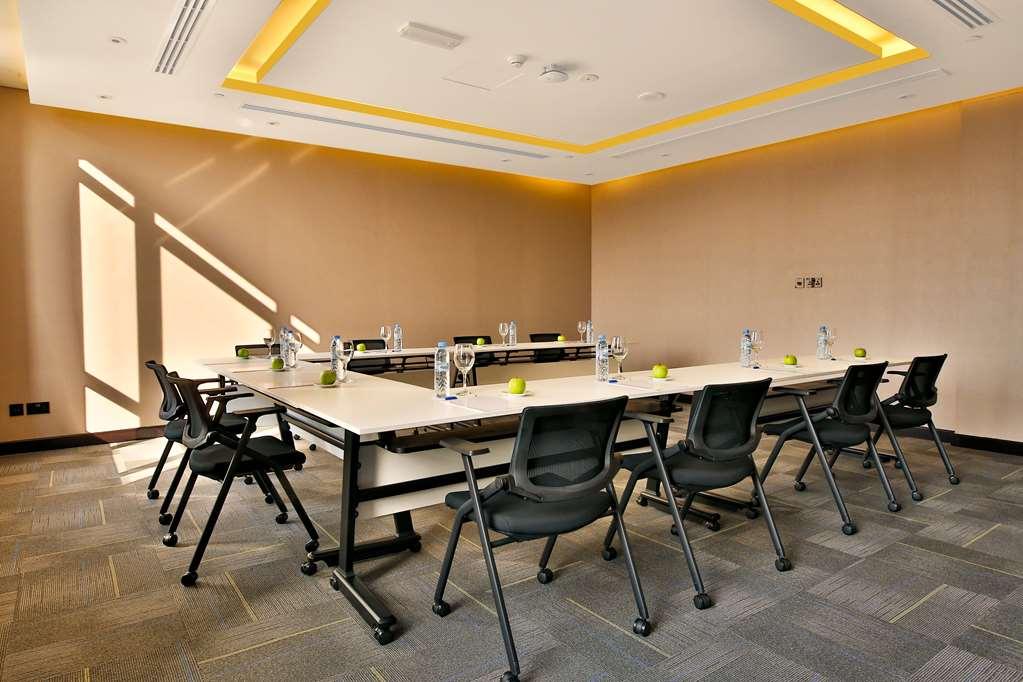 Four Points By Sheraton Production City, 4* Dubai