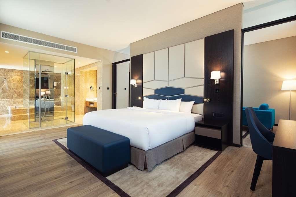 Hotel Four Points By Sheraton Production City,