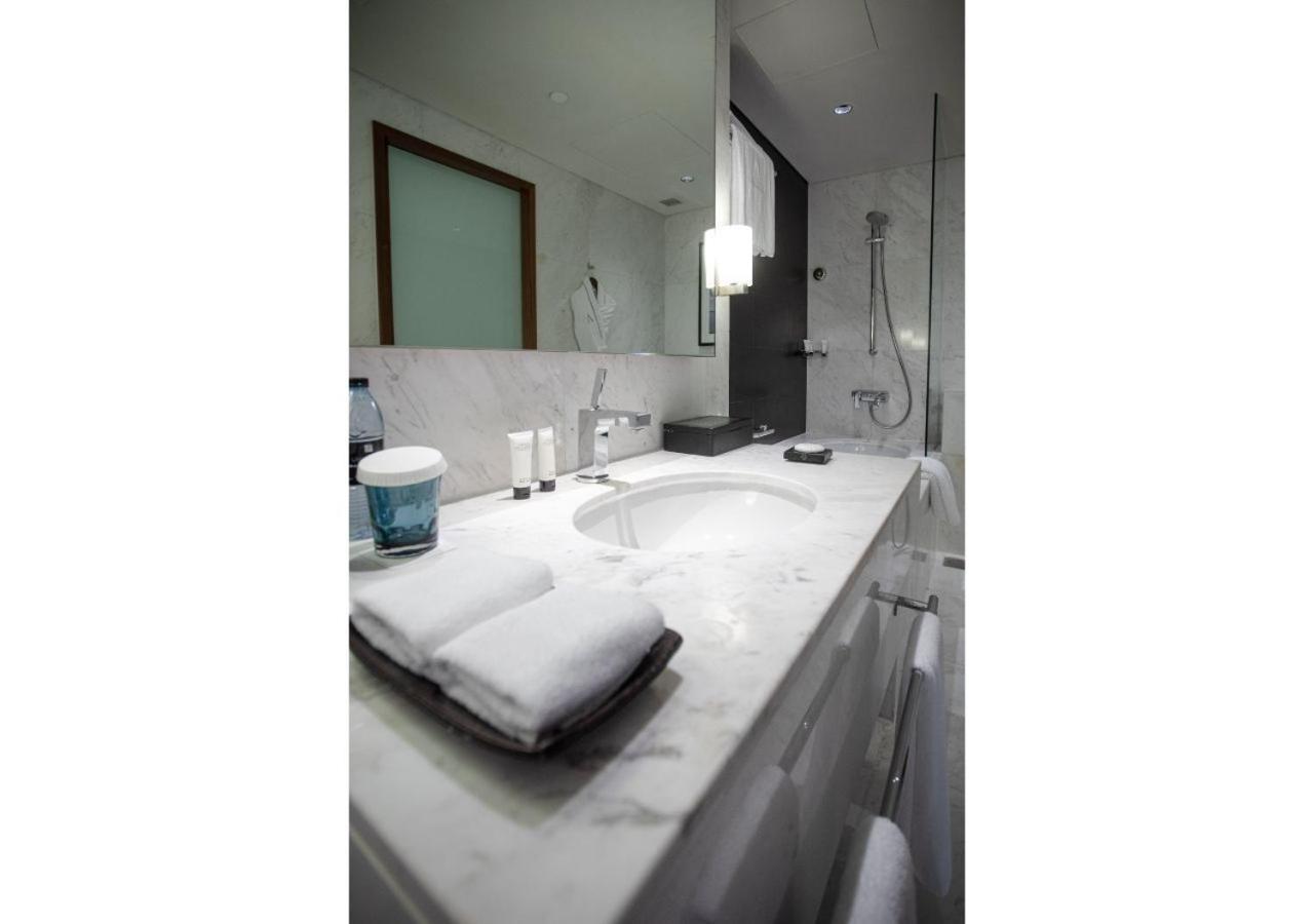 Mall Residences -luxury 1 Bedroom *