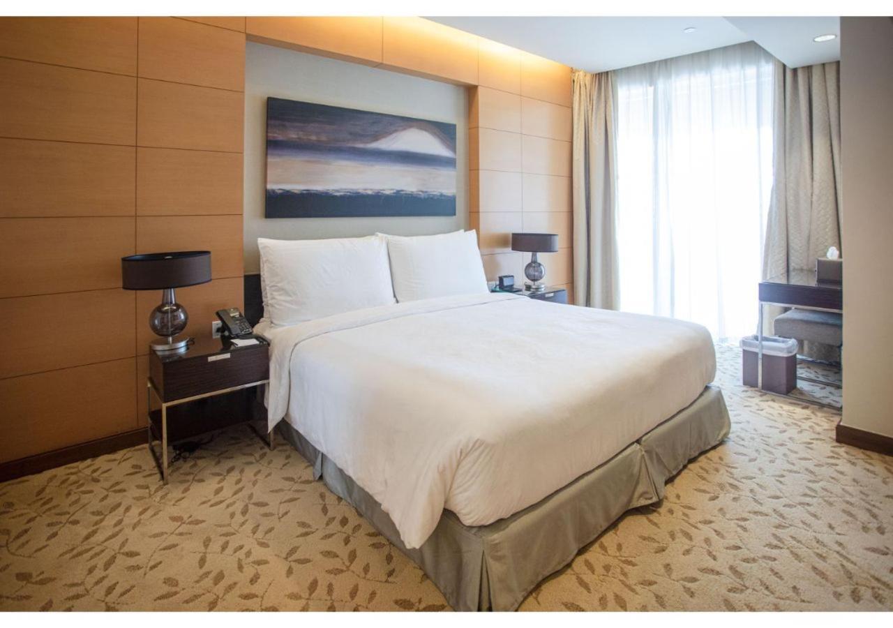 Mall Residences -luxury 1 Bedroom Apartment *