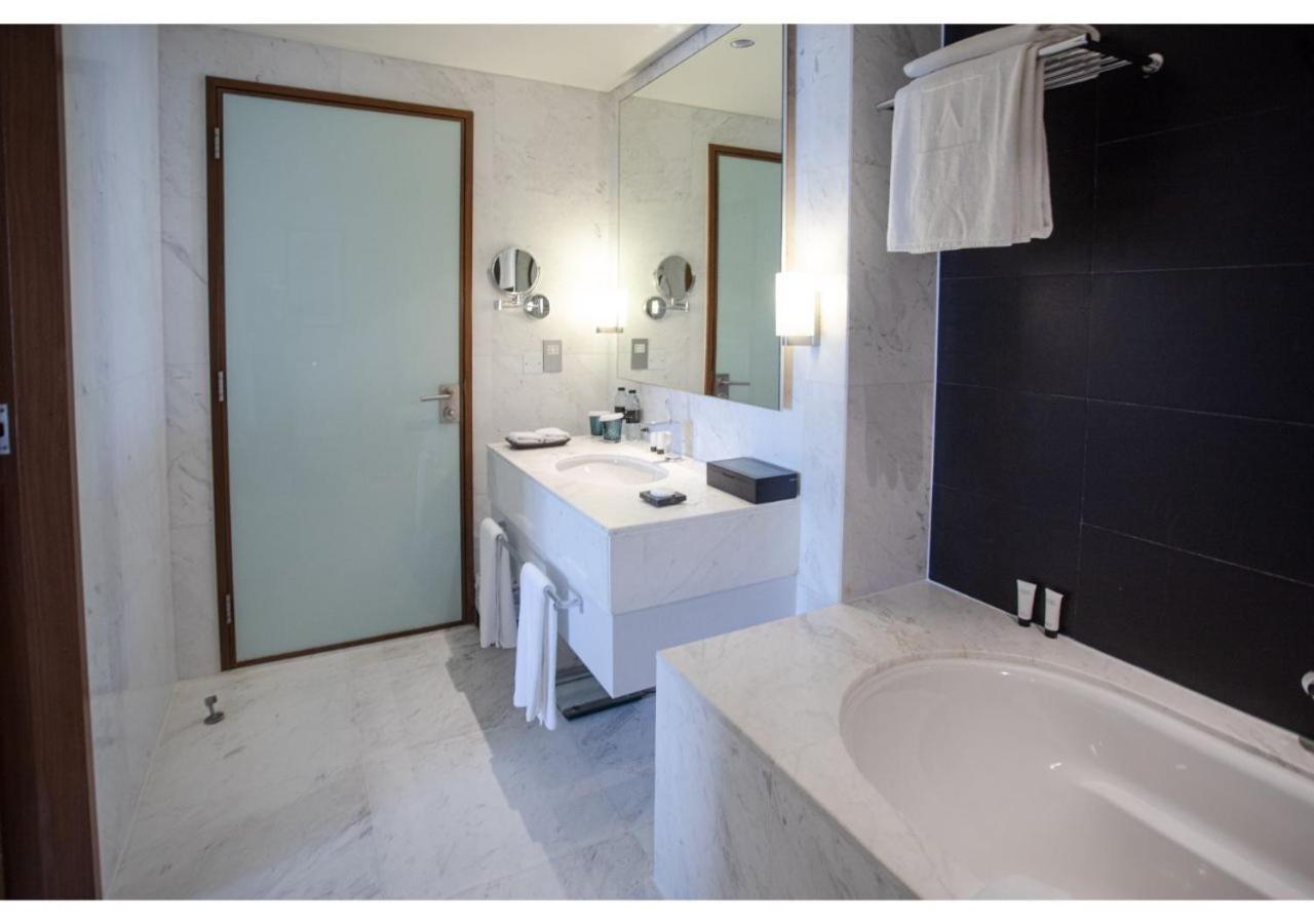 Mall Residences -luxury 1 Bedroom *