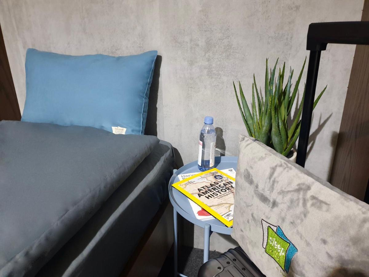 Sleep 'n Fly Sleep Lounge, D-gates Terminal 1 - Transit Only Capsule hotel *