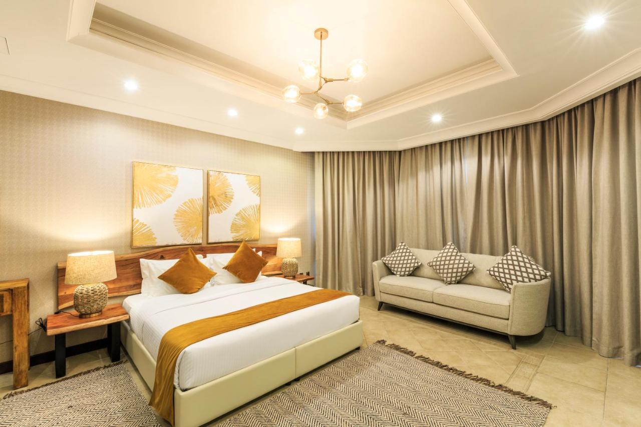 The S - Stunning 5 Bedrooms At The Palm Jumeirah With Private Beach And Pool *