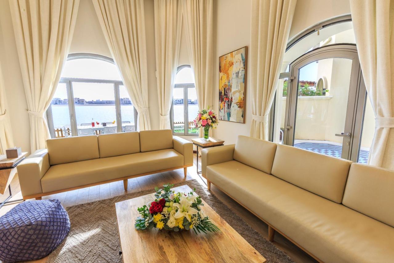 The S - Stunning 5 Bedrooms At The Palm Jumeirah With Private Beach And Pool Villa Dubai