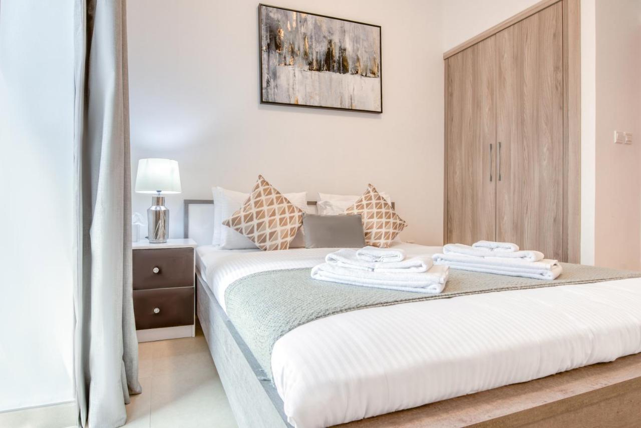Sol Living - Iris Amber Apartment