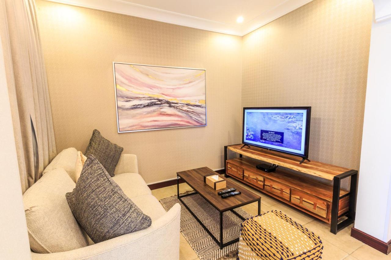 The S - Stunning 5 Bedrooms At The Palm Jumeirah With Private Beach And Pool