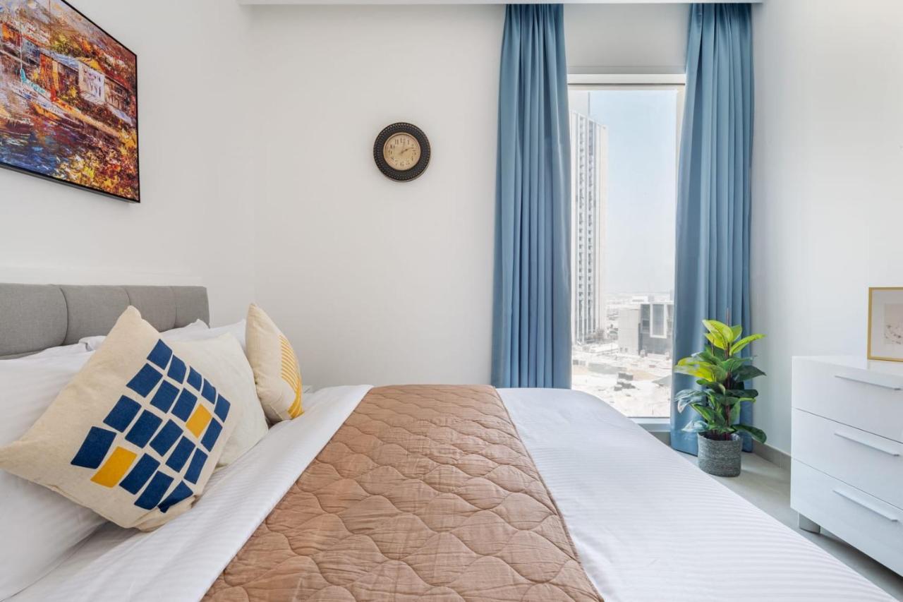 Frank Porter - Creek Horizon T1 Apartment Dubai