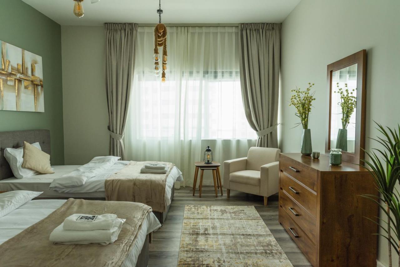 Mira Holiday Homes - Spacious 2 Bedroom In Marina * Dubai