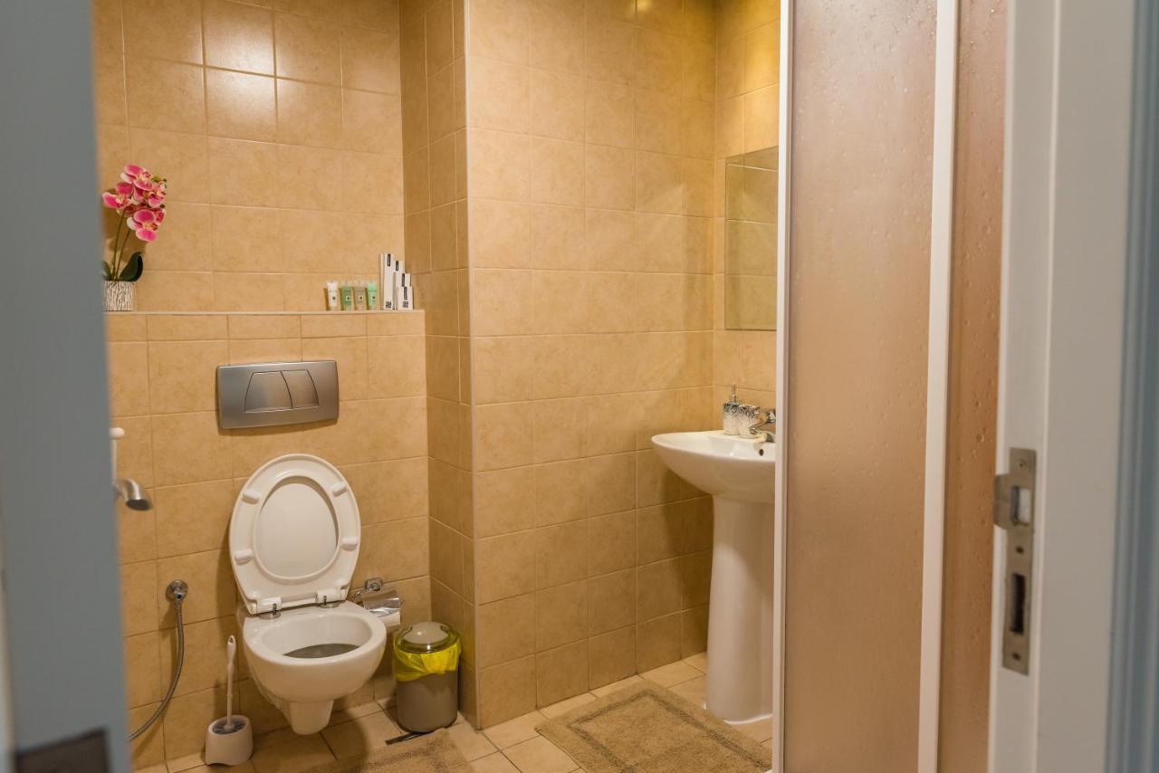 Mira Holiday Homes - Spacious 2 Bedroom In Marina * Dubai