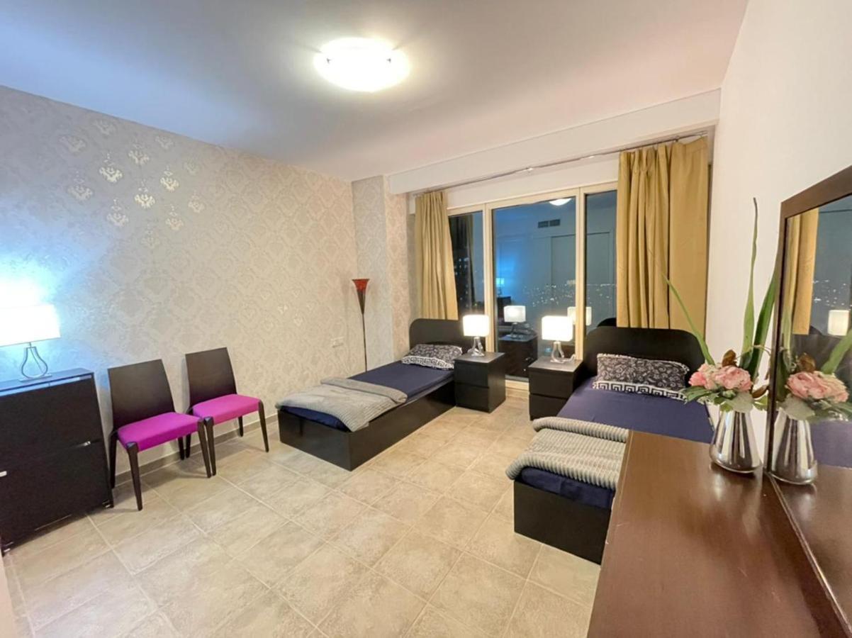 Travelers Backpackers * Dubai