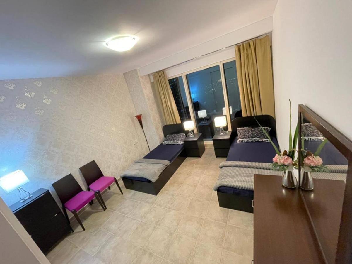 Hostel Travelers Backpackers *