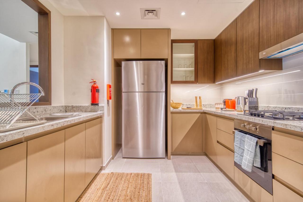 Incredible Views From Classy With Terrace Apartment Dubai