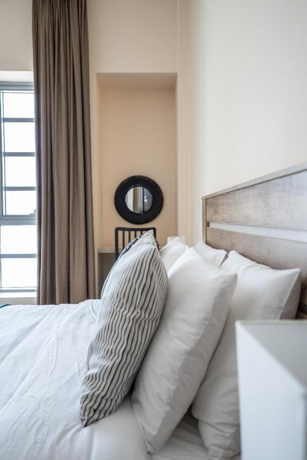 Higuests - Incredible Views In Deira 5-min To Airport Apartment Dubai
