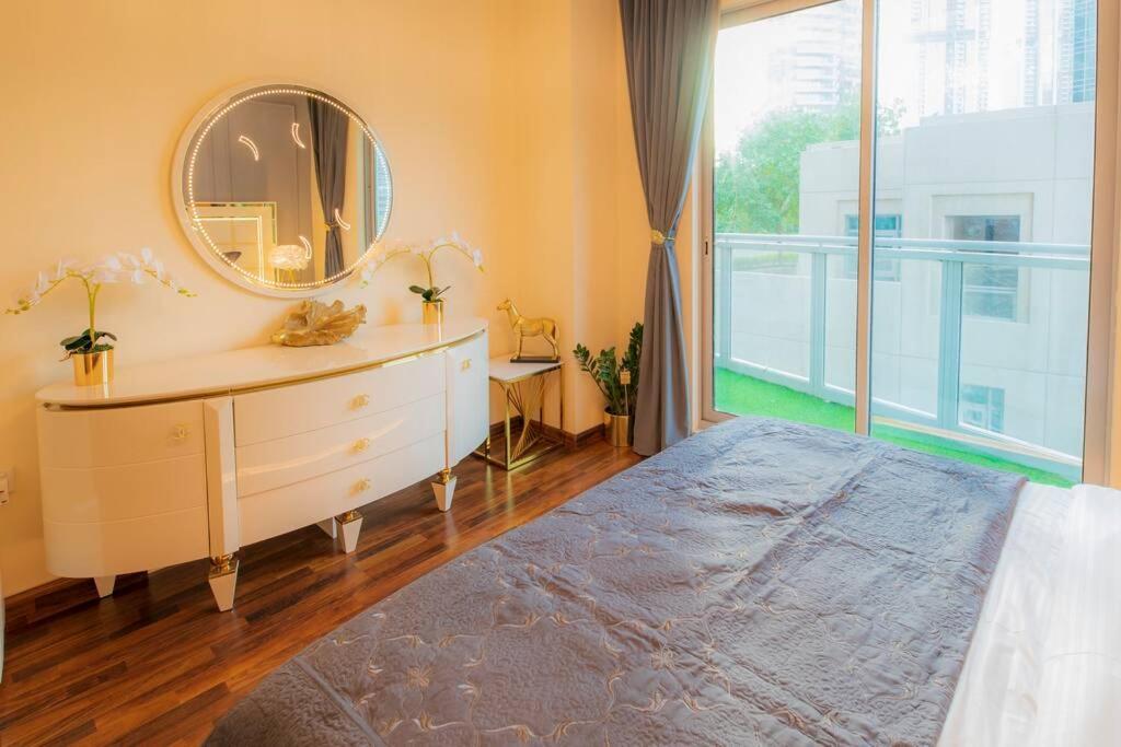 First Class 2br With Full Burj Khalifa And Fountain View Apartment