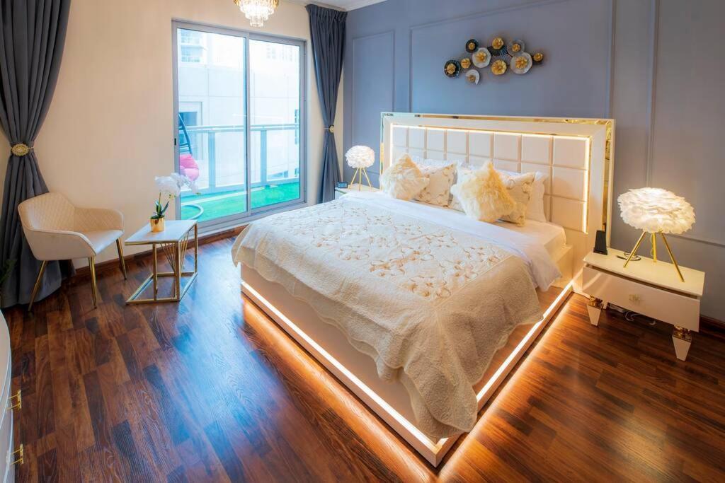 Apartment First Class 2br With Full Burj Khalifa And Fountain View